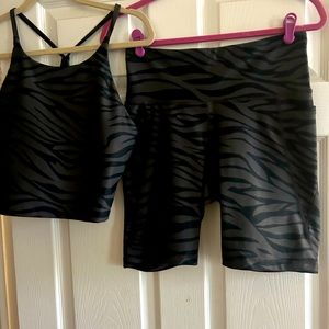 Women’s size L Old Navy Active 2 piece shorts set.